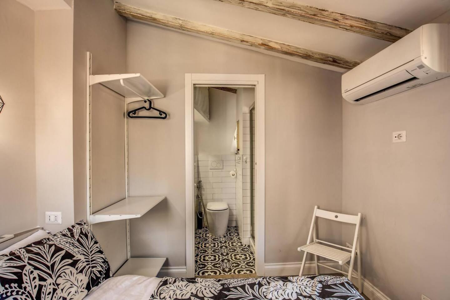 Attic With Terrace By Trevi Fountain Daire Roma Dış mekan fotoğraf