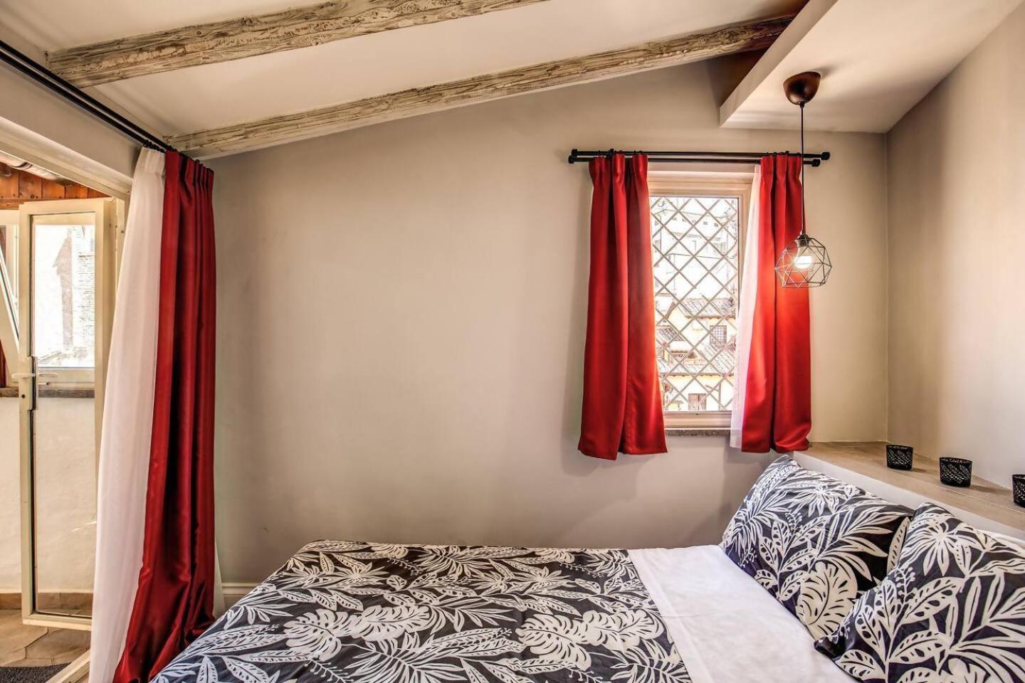 Attic With Terrace By Trevi Fountain Daire Roma Dış mekan fotoğraf