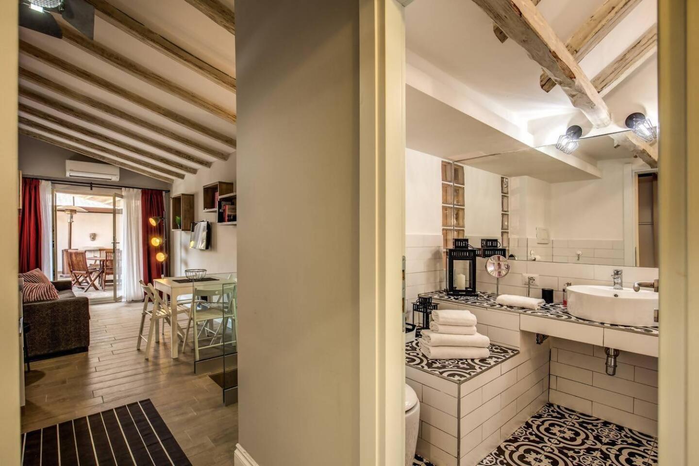 Attic With Terrace By Trevi Fountain Daire Roma Dış mekan fotoğraf