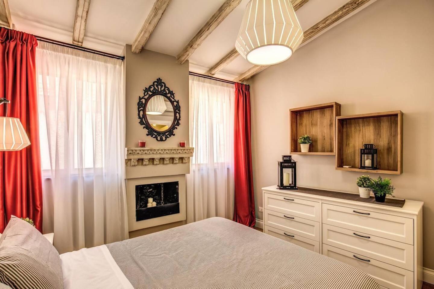 Attic With Terrace By Trevi Fountain Daire Roma Dış mekan fotoğraf