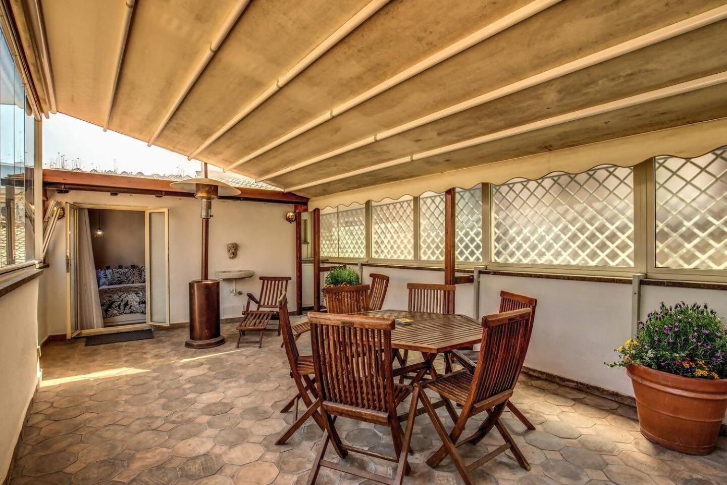 Attic With Terrace By Trevi Fountain Daire Roma Dış mekan fotoğraf
