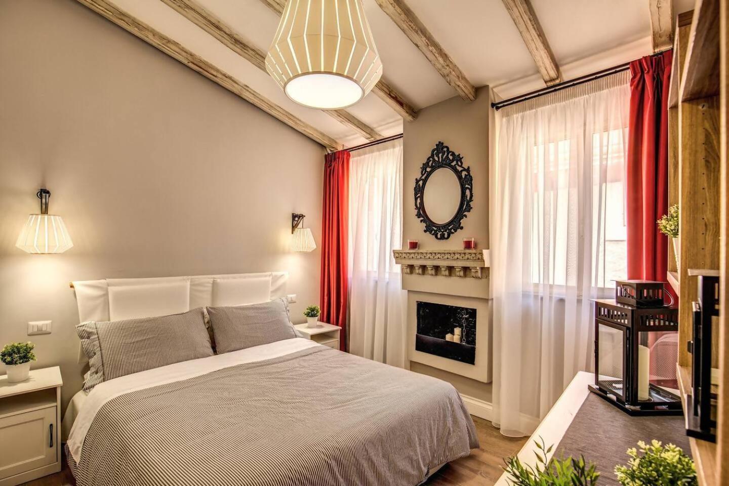 Attic With Terrace By Trevi Fountain Daire Roma Dış mekan fotoğraf