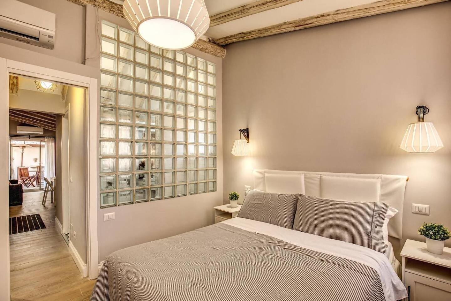 Attic With Terrace By Trevi Fountain Daire Roma Dış mekan fotoğraf